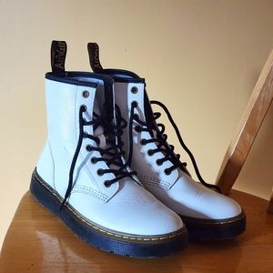 EUC White Dr. Martens Boots Size 7L 6M ZAVALA